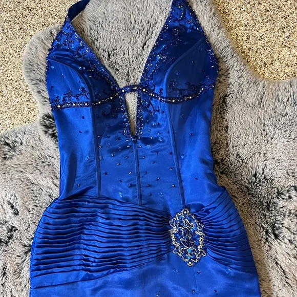 Gala dress , used in Cans film festival once - Picture 2 of 5